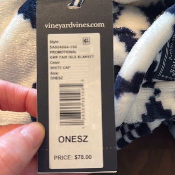 Vineyard vines throw blanket - Picture 2 of 4